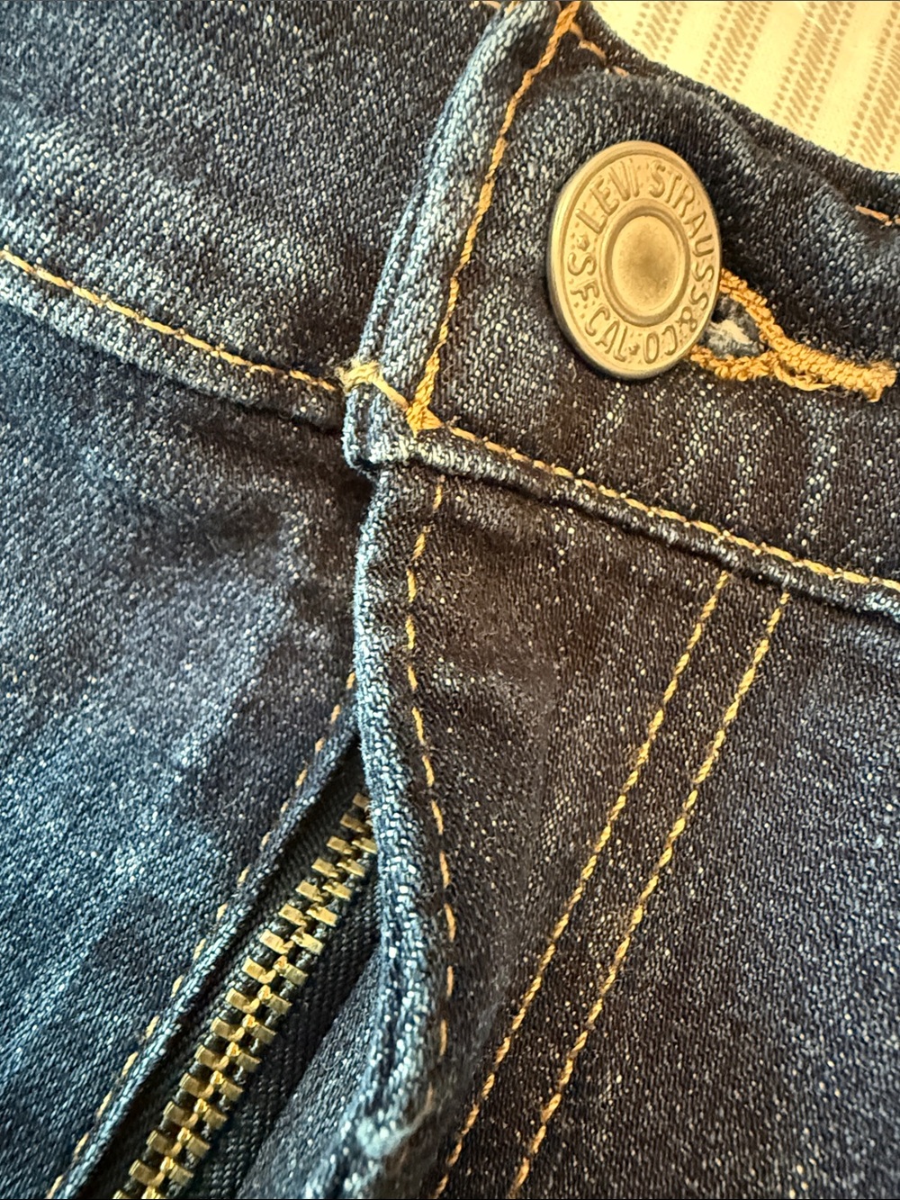 Levi’s Red Tag Dark Wash Denim Shorts - Picture 4 of 14